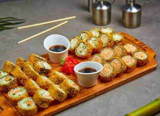 Czy można jeść sushi palcami?